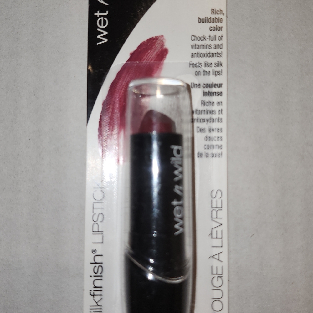 Wet n Wild Silk Finish Lipstick - Deep Berry